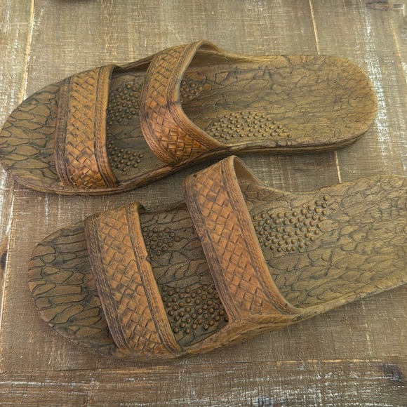- Pali Hawaii brown Slip On Sandal - Picture 3 of 5